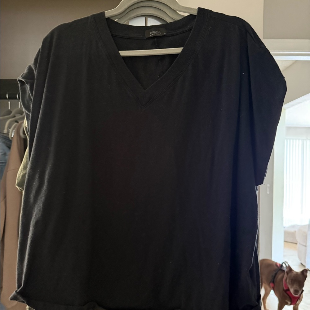 NuUDS xl v neck muscle tee